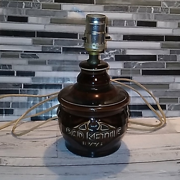 Vintage Red Kettle 1776 electric lamp 💡 - Picture 1 of 4